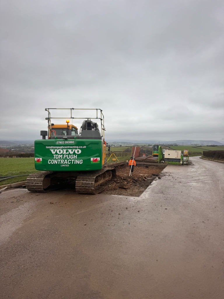 Tom Pugh Contracting excavator and crew carrying out civil engineering works on site