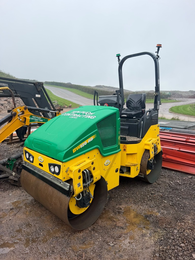Tandem compaction roller