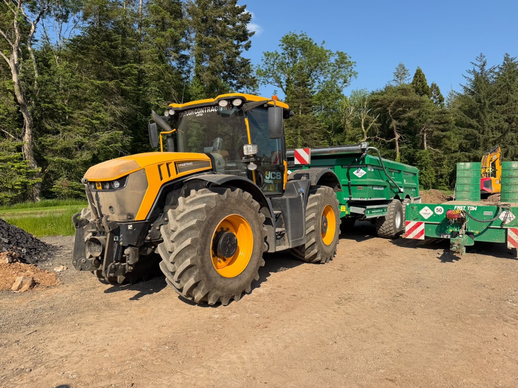 Tractor and tipping trailer